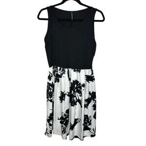 Dolce Bianca Sleeveless‎ Floral Dress Black White Fit & Flare Made in USA Size M
